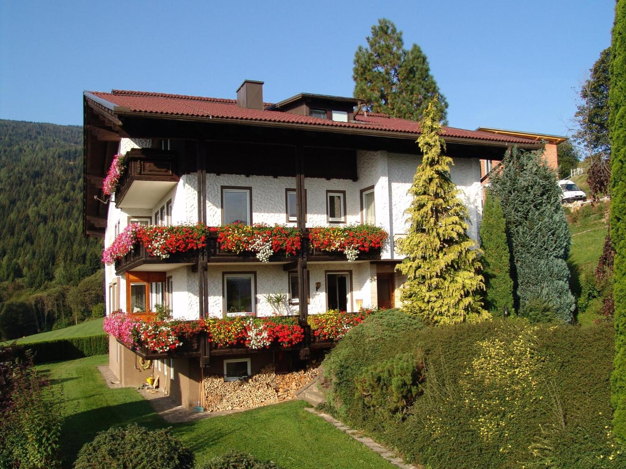Cozy Apartment In Afritz Am See Near Gerlitzen Ski Area Bagian luar foto