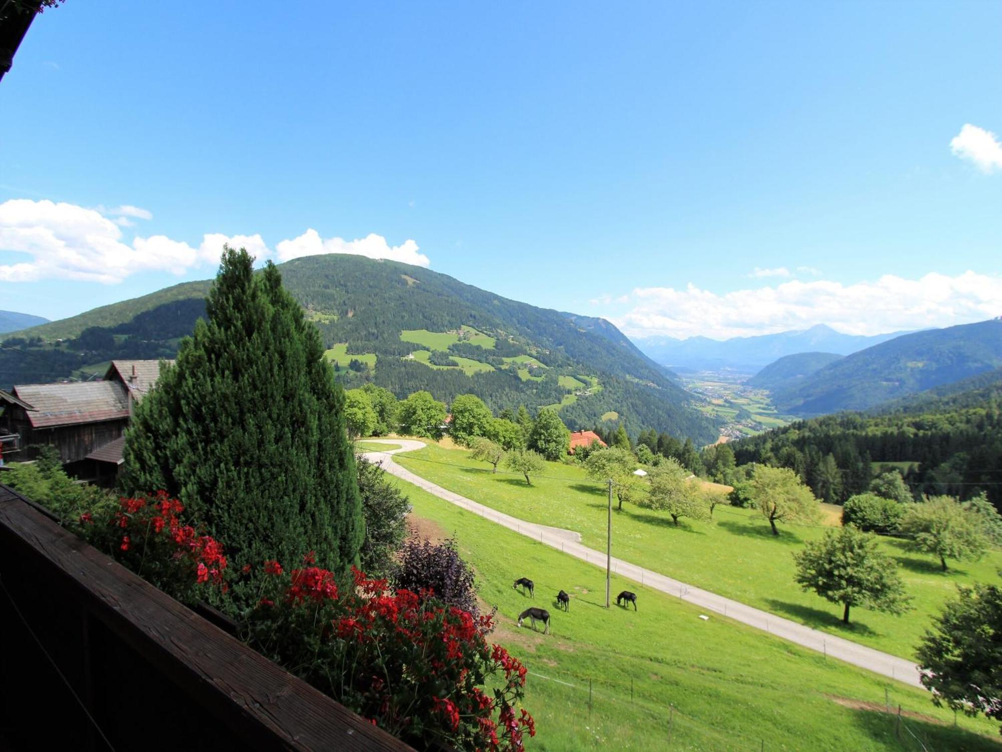 Cozy Apartment In Afritz Am See Near Gerlitzen Ski Area Bagian luar foto