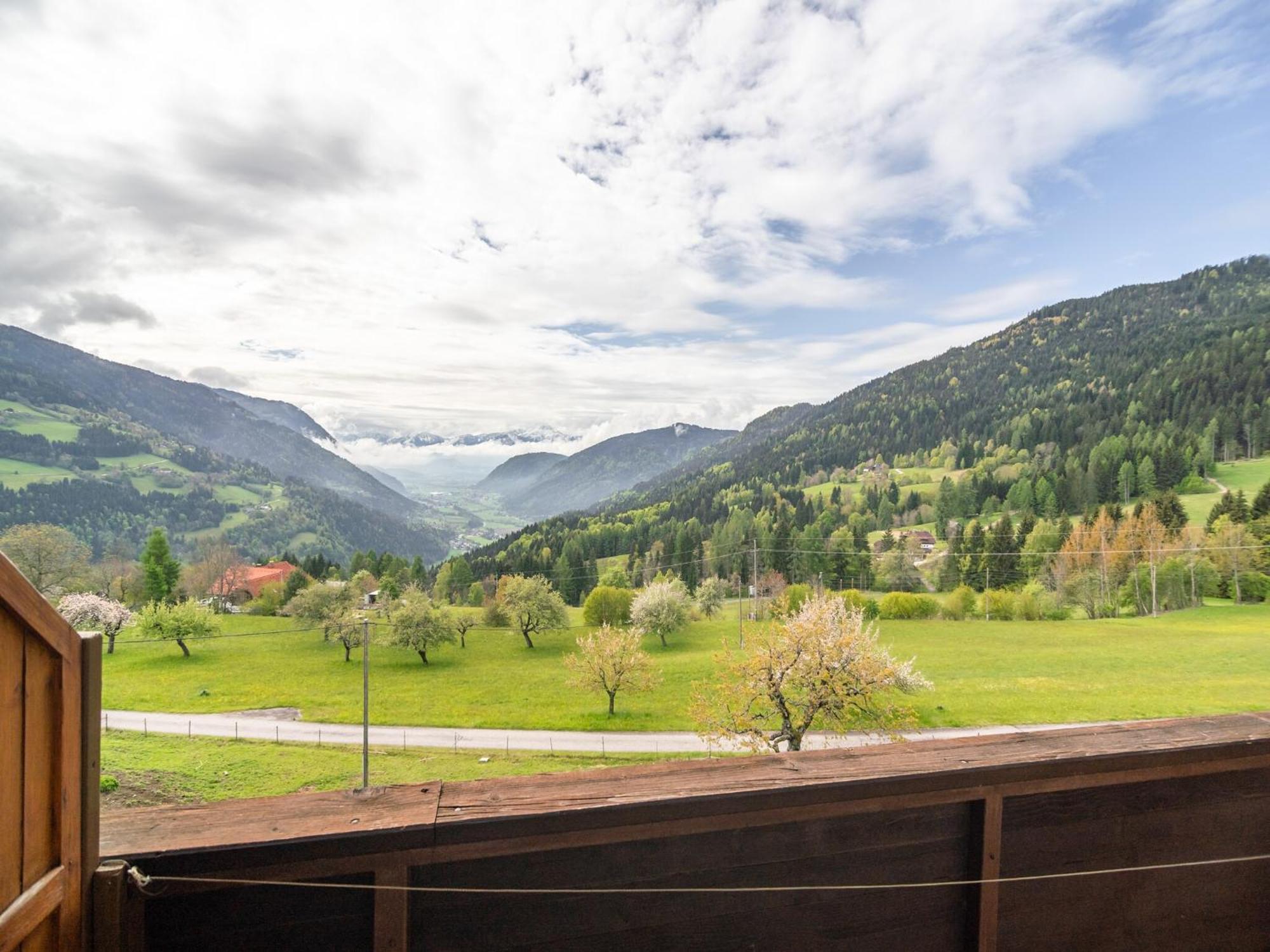 Cozy Apartment In Afritz Am See Near Gerlitzen Ski Area Bagian luar foto