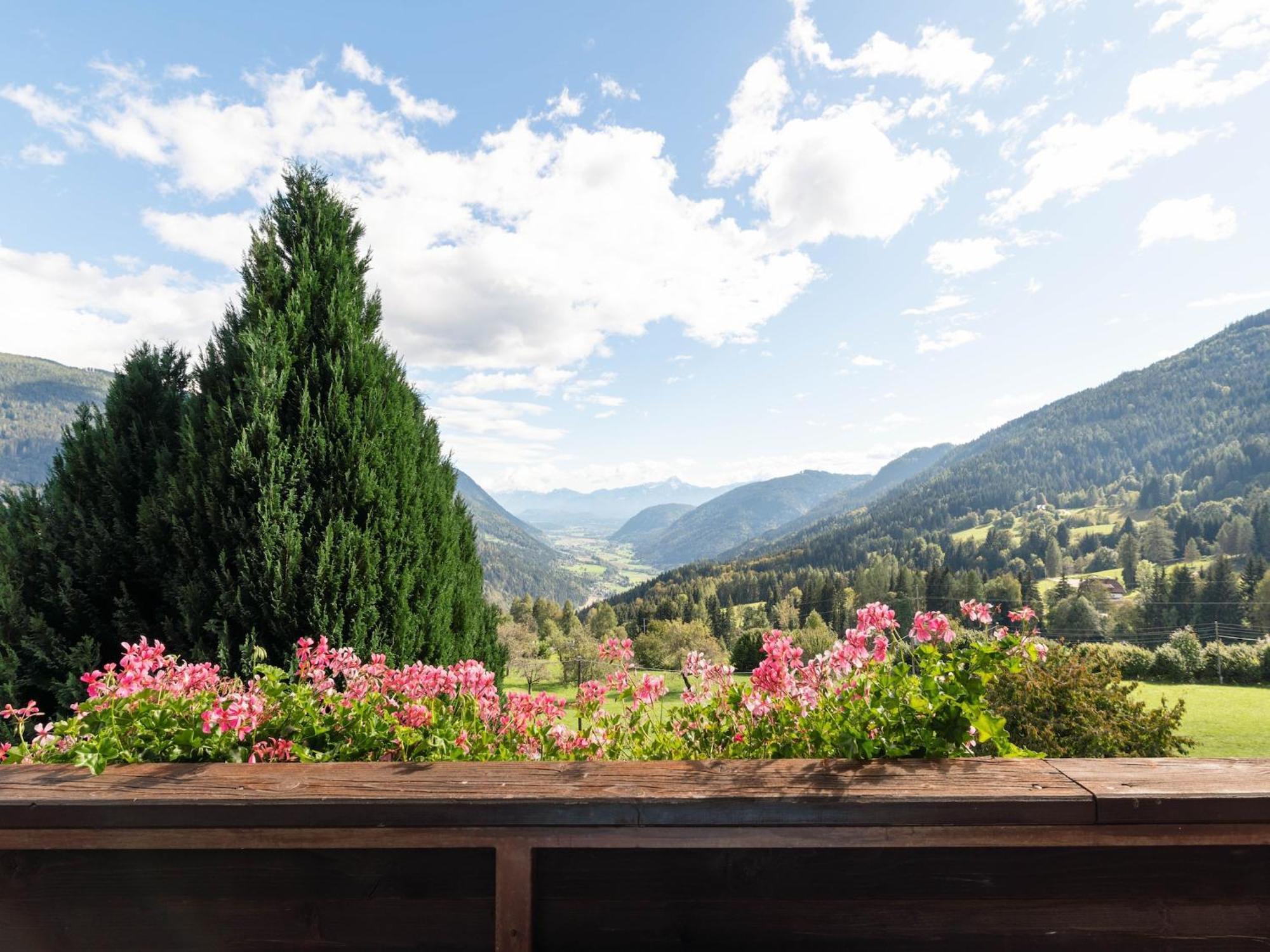 Cozy Apartment In Afritz Am See Near Gerlitzen Ski Area Bagian luar foto